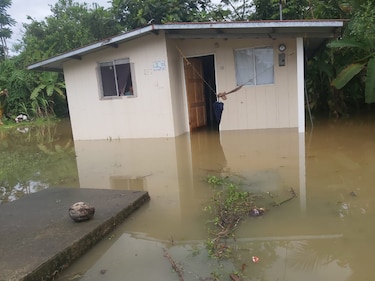Varios sectores de Changuinola y Almirante quedan bajo el agua; hay 5 mil personas afectadas y mil 91 viviendas inundadas