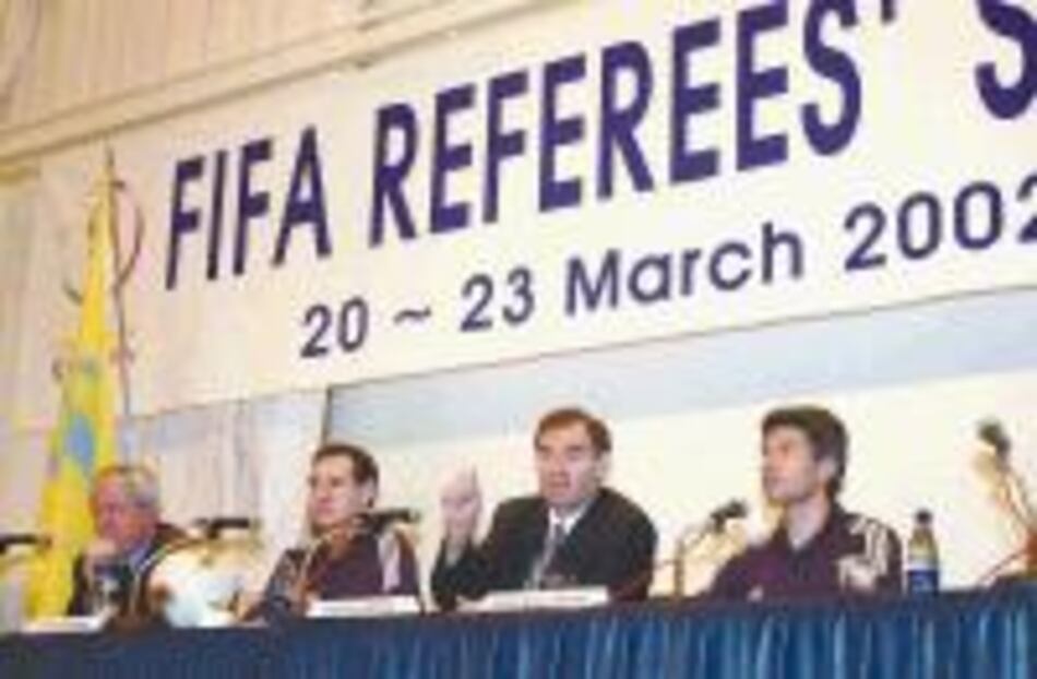 Los árbitros del Mundial reciben instrucciones