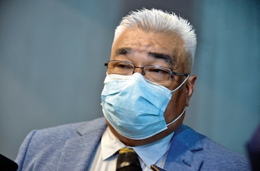 Diputado Víctor Castillo defiende la ley que politizaría los patronatos 