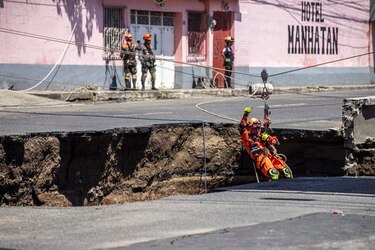 Localizan cuerpos de mujeres desaparecidas en hundimiento en Guatemala