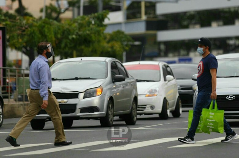 Nuevo plan de reapertura: en 3 semanas termina la movilidad por género; en un mes abren los restaurantes y en octubre, los hoteles