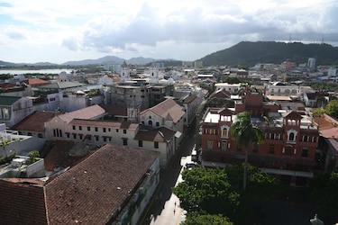 Residentes y empresarios del Casco Antiguo denuncian meses de baja presión y falta de agua