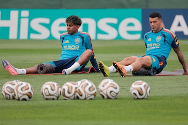 Lamine Yamal y Pedro Porro entrenan al margen a tres días de la final