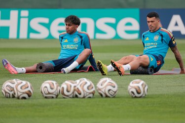Lamine Yamal y Pedro Porro entrenan al margen a tres días de la final