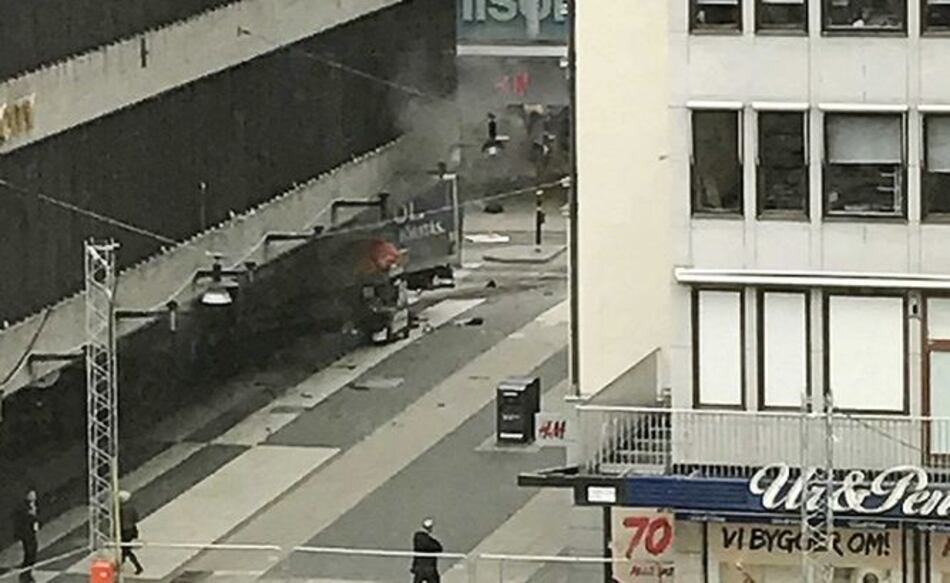 Varios heridos al arrollar una camioneta a peatones en Estocolmo
