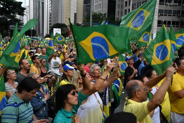 Expresidente Lula cumple un año en prisión entre protestas y festejos