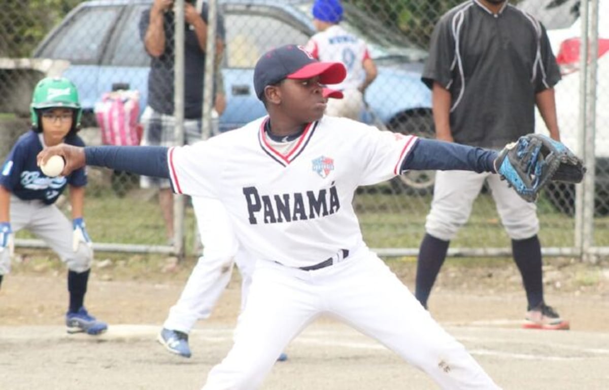 El lanzador Joel Richards se apuntó la victoria por Panamá al no permitir imparable ante Guatemala.