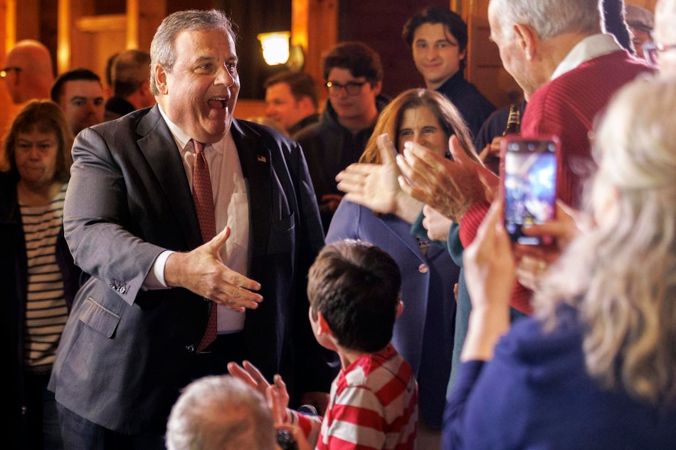 Chris Christie, el mayor crítico de Trump, se retira de la carrera presidencial republicana