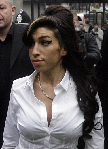 El álbum póstumo de Amy Winehouse alcanza el número uno en ventas