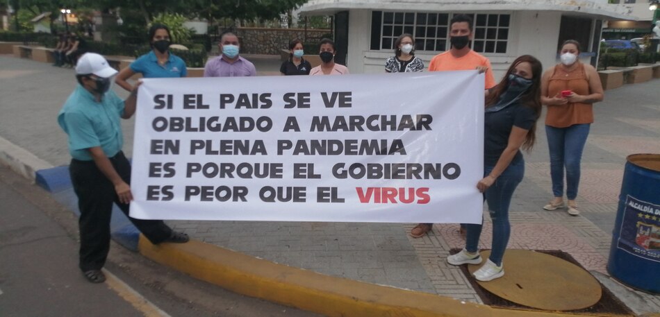 Protestan en el parque Unión de Chitré contra las nuevas medidas anunciadas por el Minsa