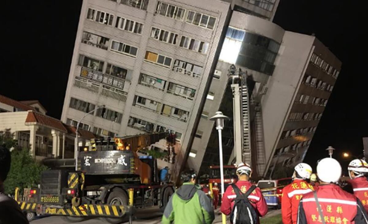 El Hotel Marshal en Hualien se inclinó luego del temblor.