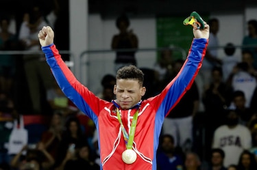 Luchador Ismael Borrero gana el primer oro de Cuba