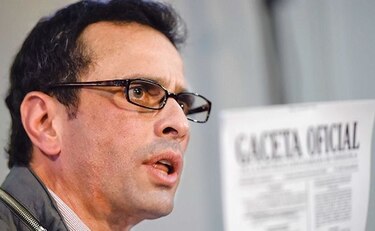 Capriles llama a militares a decidirse por Maduro o la Constitución