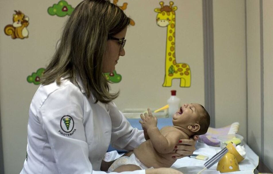 Zika podría causar más deficiencias además de microcefalia