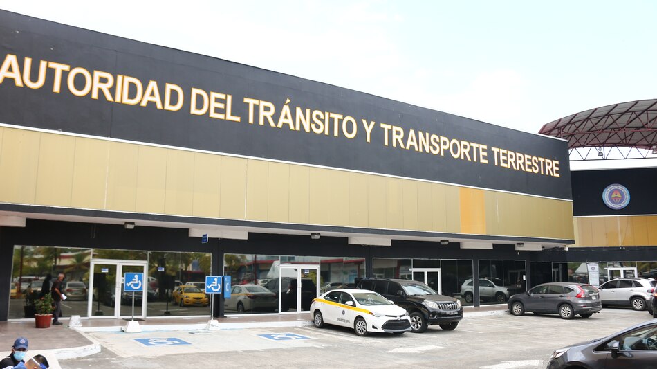 Tribunal condena a exasesor de la ATTT y abogada por blanqueo de capitales y corrupción