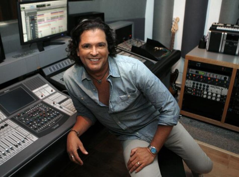 Carlos Vives lanza su nuevo álbum Más corazón profundo"