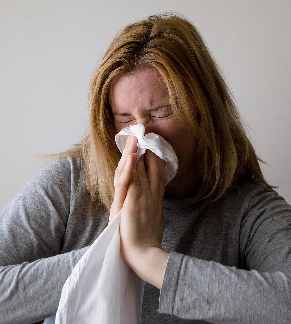 Cómo prevenir los resfriados en temporada de lluvias: consejos de una médica especialista