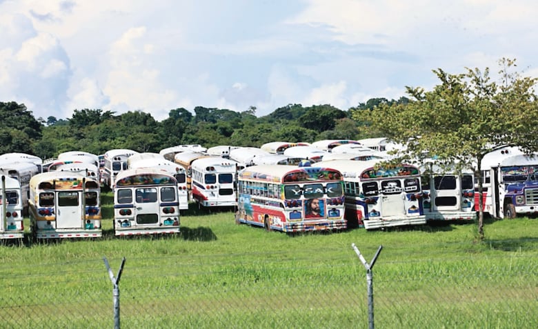 Pese al escándalo, la ATTT deberá indemnizar a 738 dueños de buses ‘diablos rojos’