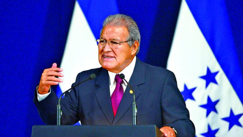 Piden captura de expresidente Sánchez Cerén y detienen a exministros en El Salvador