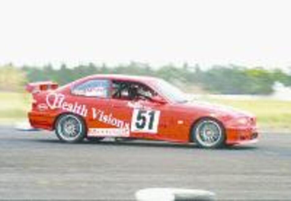 Navarro y Bhikú van por el pole position