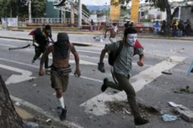 GNB reprime a manifestantes que exigen respeto a los nuevos magistrados del Tribunal Supremo