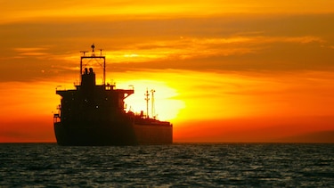 Contrabando, espionaje y sabotajes: cómo Rusia utiliza una flota fantasma para evadir las sanciones de Occidente