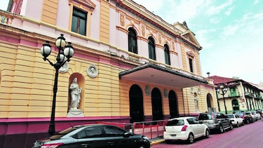 Prórroga en acto público de teatro