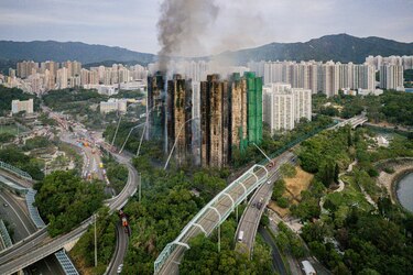 Aumentan a 55 los muertos y 279 desaparecidos en el peor incendio de Hong Kong en 30 años