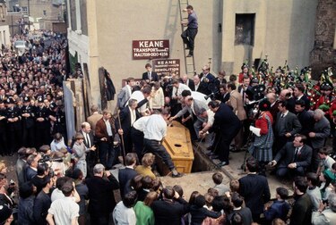 La fascinante historia del irlandés que pasó 61 días enterrado en un ataúd