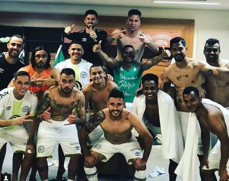 Colombia recuerda al Chapecoense, el equipo que perdió las alas en sus montañas