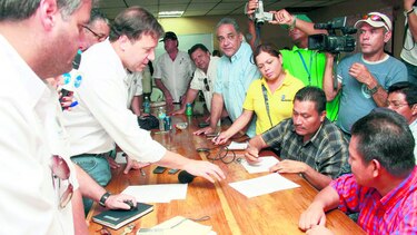 Dos iraníes se quejan de no recibir justicia