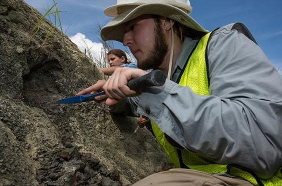 Jóvenes participan en rescate de fósiles en el Canal de Panamá