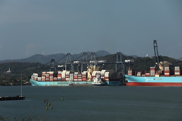 Maersk sigue de cerca la compra de Hutchison por BlackRock: Evaluará impacto en su red logística