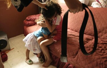 A 316 mil niños en Panamá les pegan en su casa