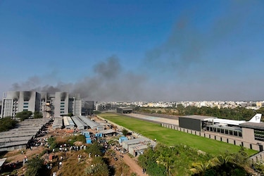 Incendio en sede del mayor fabricante de vacunas del mundo, situado en India