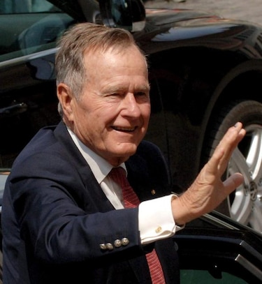 Operan por segunda vez a George W. Bush
