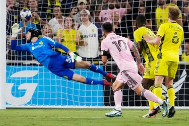 Messi se luce con un golazo y logra en penaltis su primer título con el Inter Miami