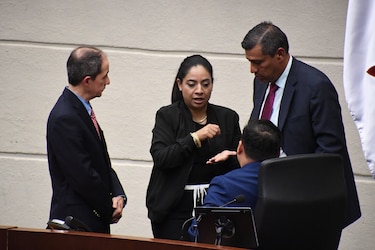 Suspenden la discusión del proyecto de ley que busca eliminar indemnizaciones a gerentes estatales