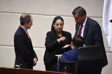 Suspenden la discusión del proyecto de ley que busca eliminar indemnizaciones a gerentes estatales