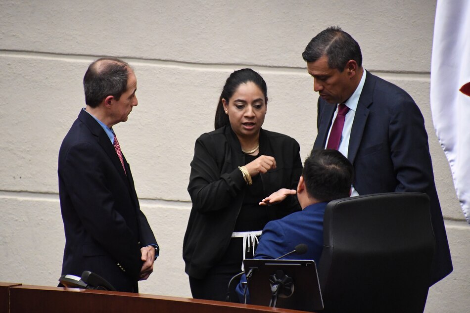 Suspenden la discusión del proyecto de ley que busca eliminar indemnizaciones a gerentes estatales