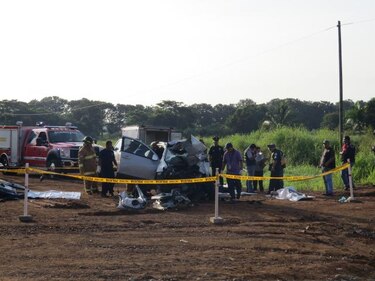 Mueren cuatro personas en accidente; encuentran droga dentro del vehículo