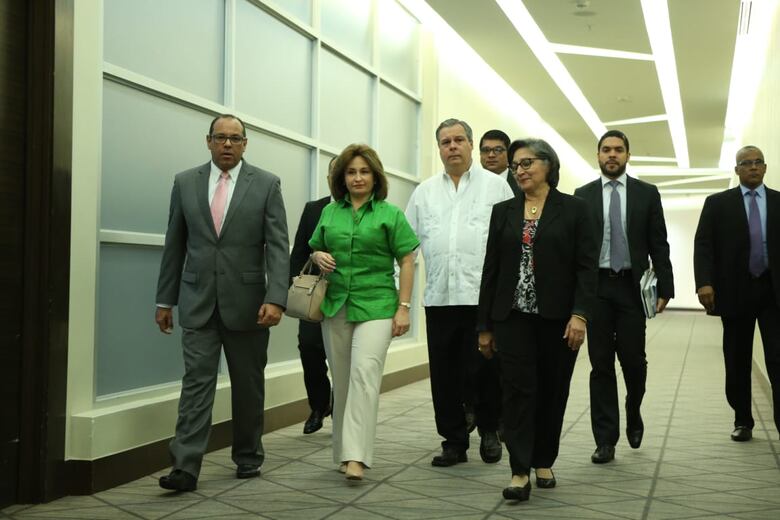 'Me mantengo en mis declaraciones públicas', le dice Porcell al Consejo de la Concertación