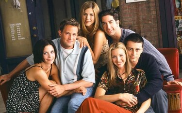 Salen a subasta guiones originales de la popular serie de televisión ‘Friends’; fueron rescatados de un cubo de basura
