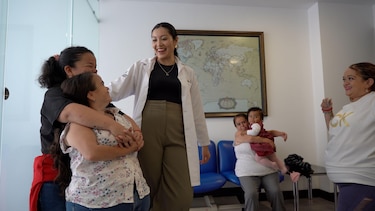 ‘Crecer en un mundo de gigantes’: las personas que viven con síndrome de Laron en Ecuador