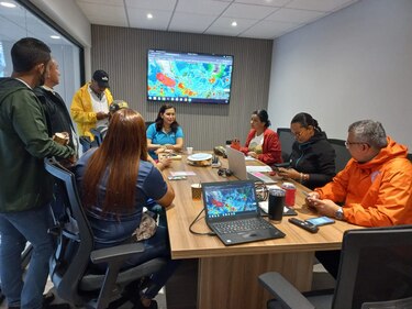Desplazamiento de la tormenta tropical Franklin a República Dominicana continúa generando lluvias en el país
