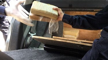 Investigan a policías tras operativo antidrogas