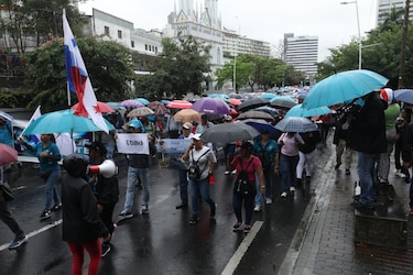 Mulino descarta por ahora suspender garantías, pero advierte que ‘están tirándole a matar el sistema democrático’