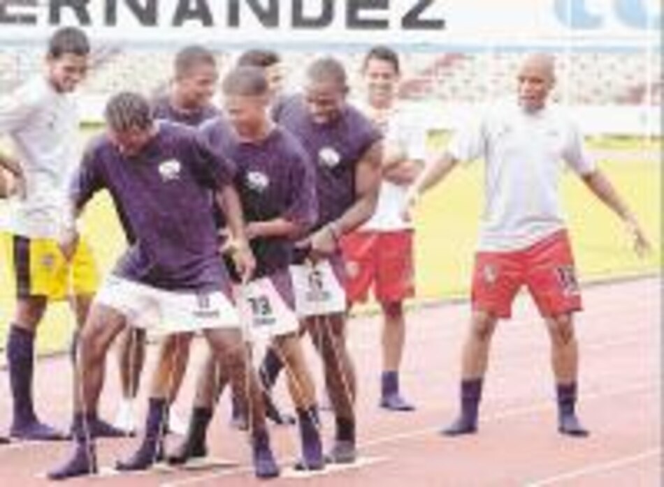 Gómez y Valdés no estarán en amistoso con Argentina