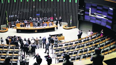 Denuncia reabre la guerra política