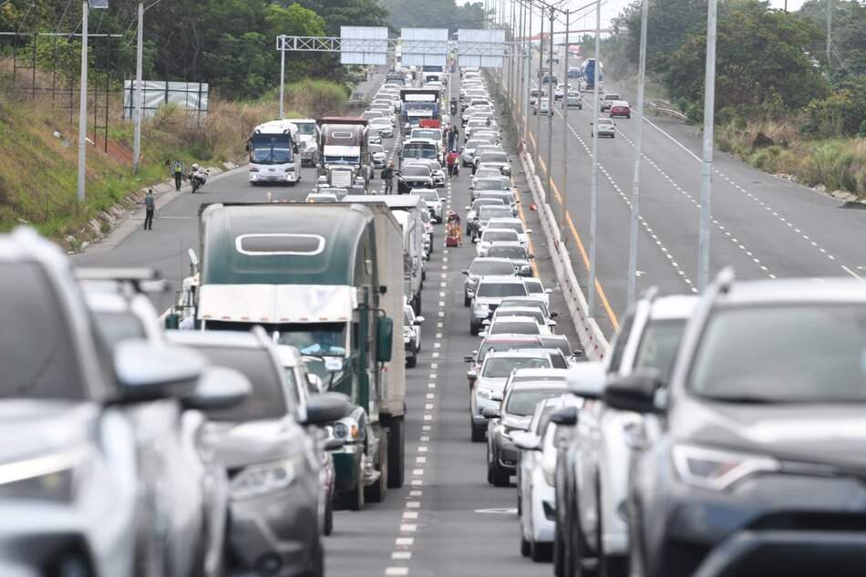 1,394 infracciones de tránsitos impuestas en las últimas 24 horas; más de 75 mil vehículos han viajado al interior